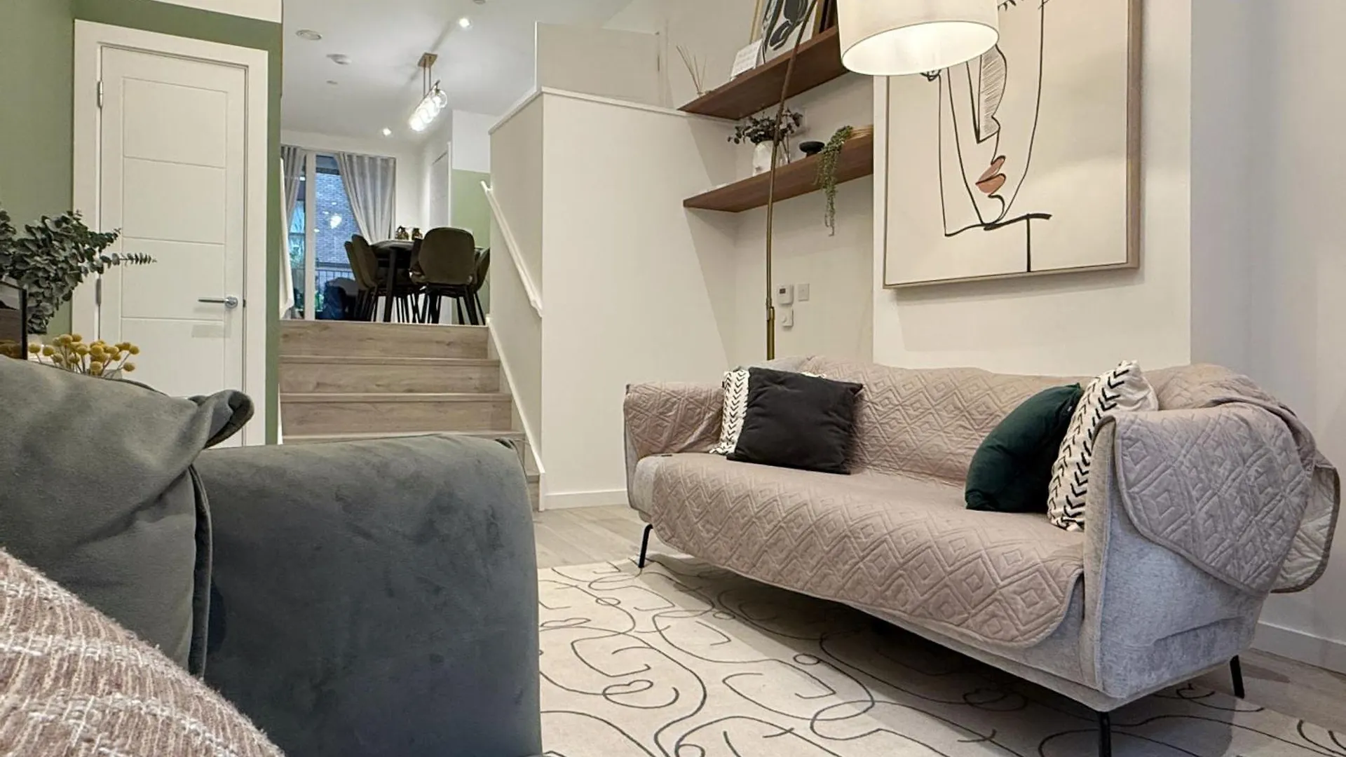 Stylish 3 Bed Apartment Near London City Airport