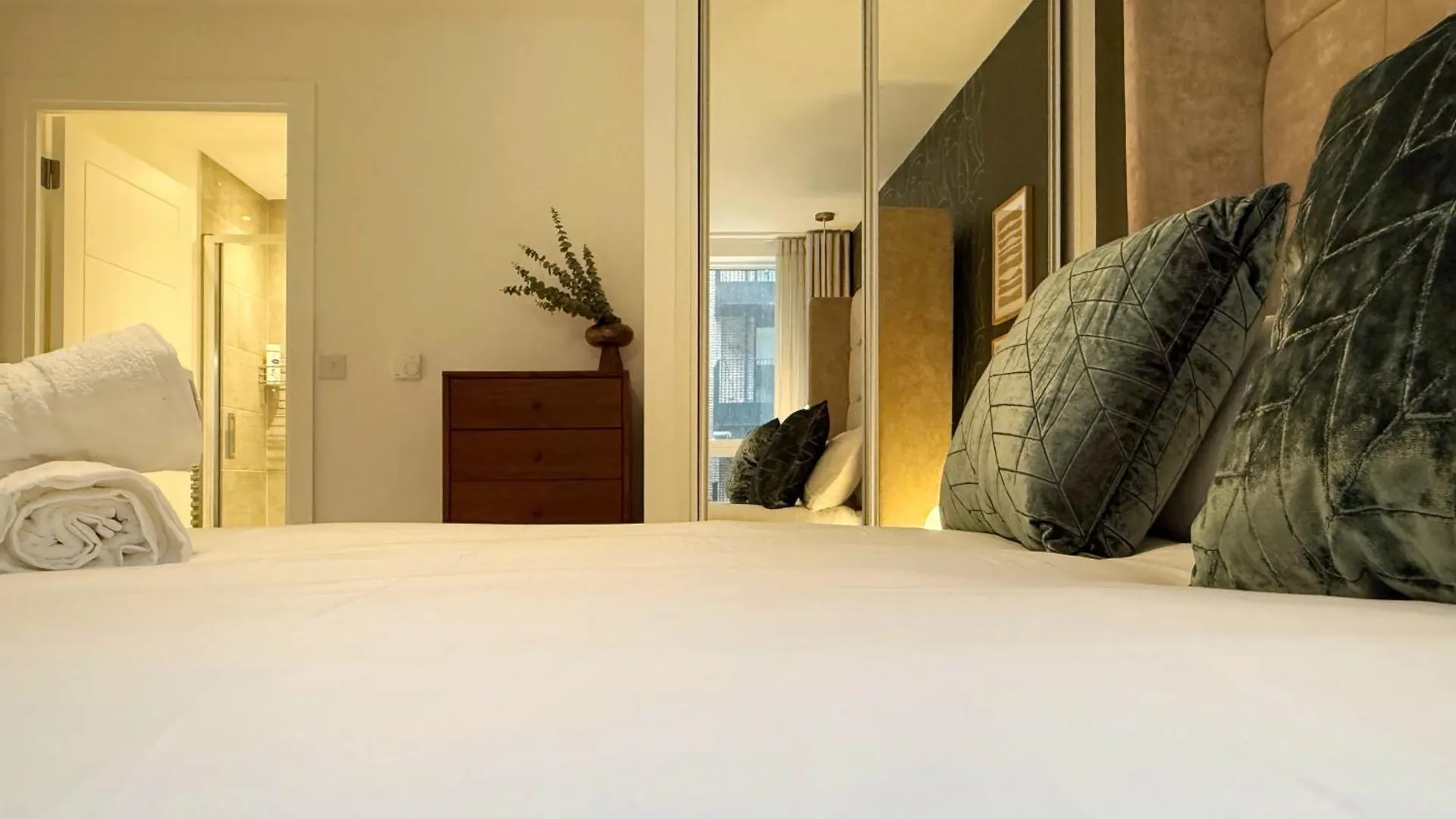 Stylish 3 Bed Apartment Near London City Airport United Kingdom