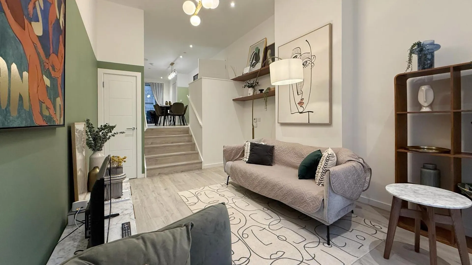 Stylish 3 Bed Apartment Near London City Airport 0*,  United Kingdom