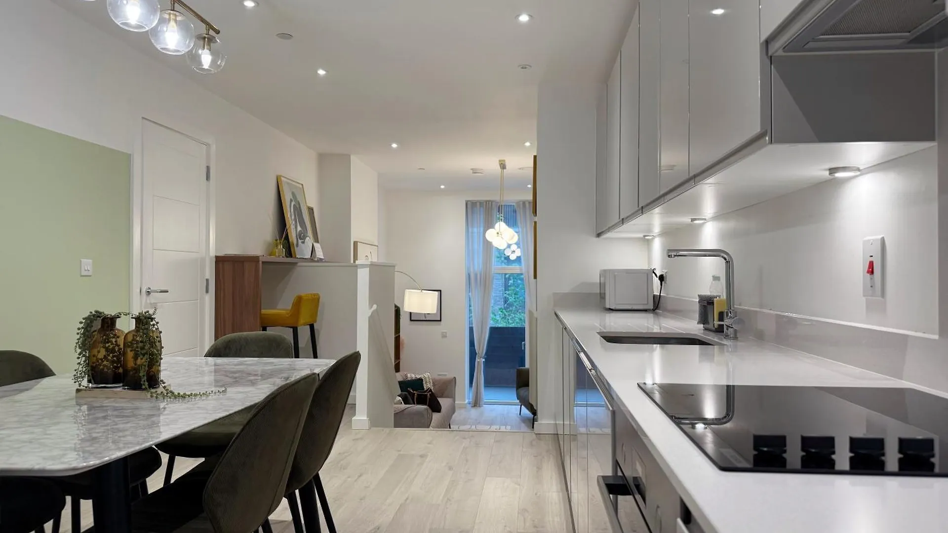 Stylish 3 Bed Apartment Near London City Airport