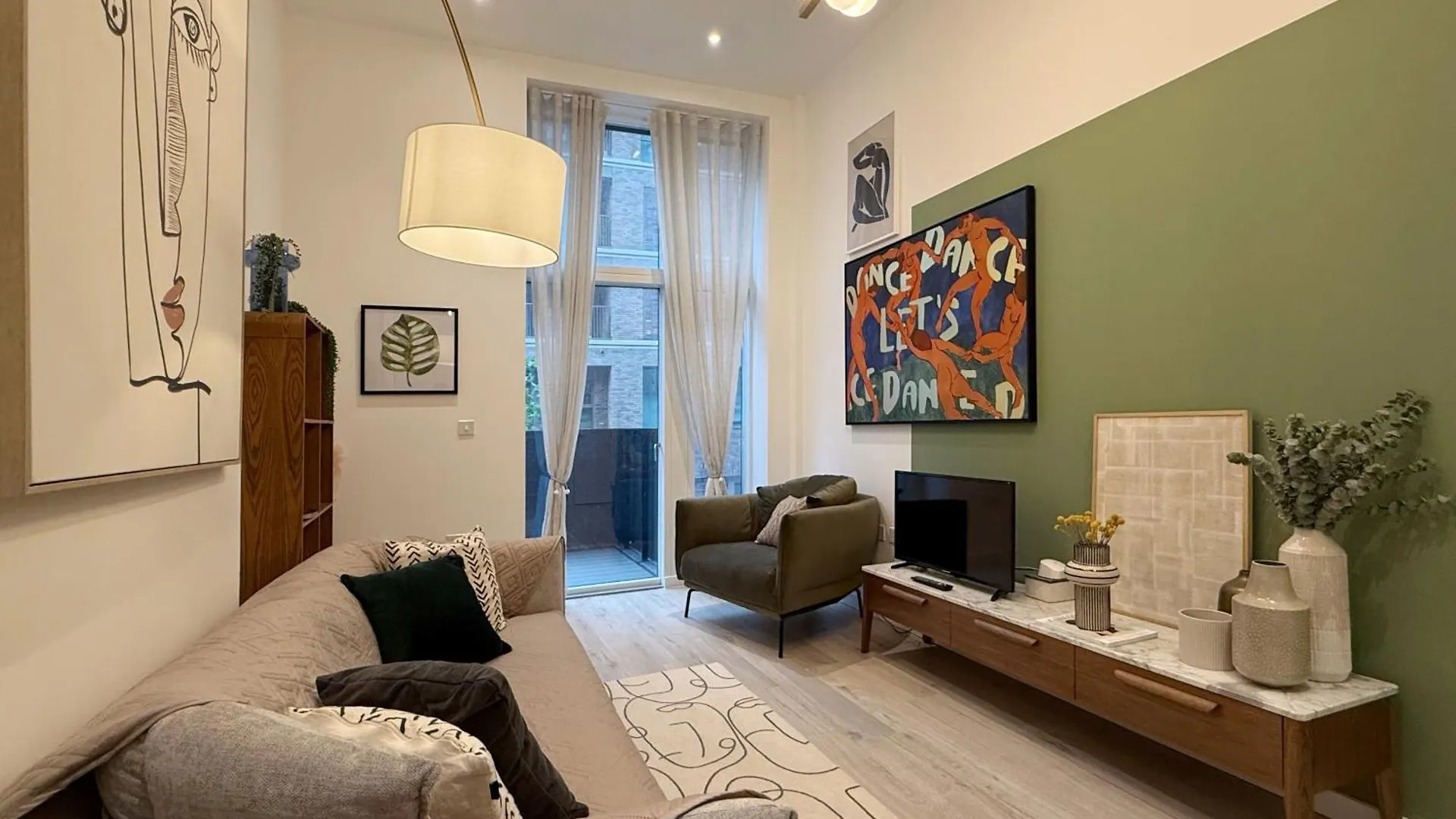 Stylish 3 Bed Apartment Near London City Airport