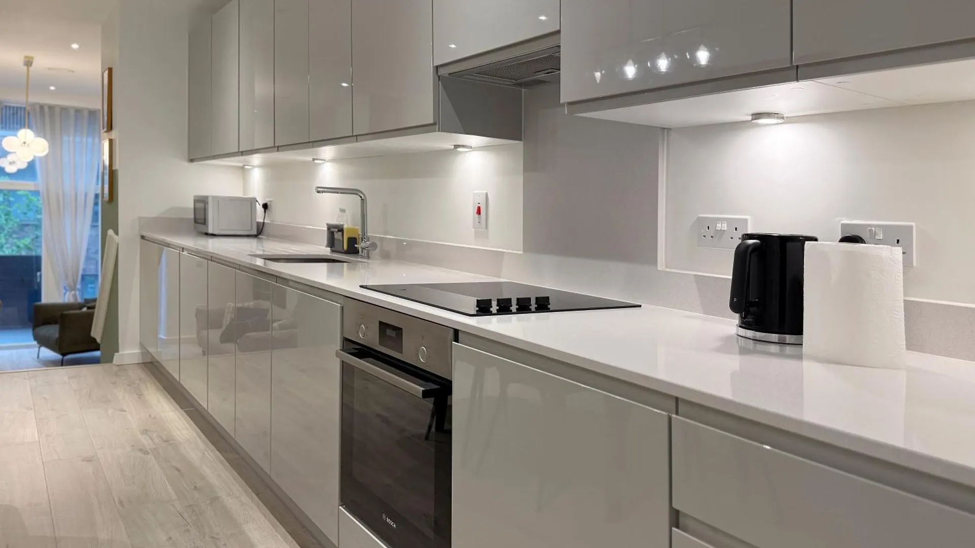 Stylish 3 Bed Apartment Near London City Airport