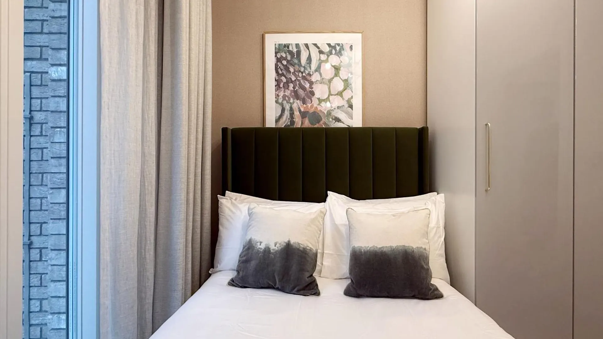 Stylish 3 Bed Apartment Near London City Airport United Kingdom