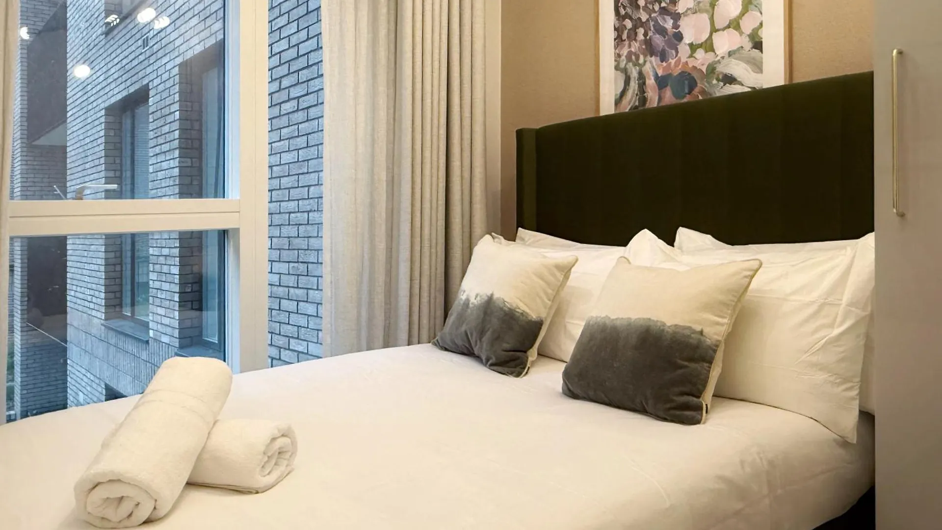 Stylish 3 Bed Apartment Near London City Airport United Kingdom