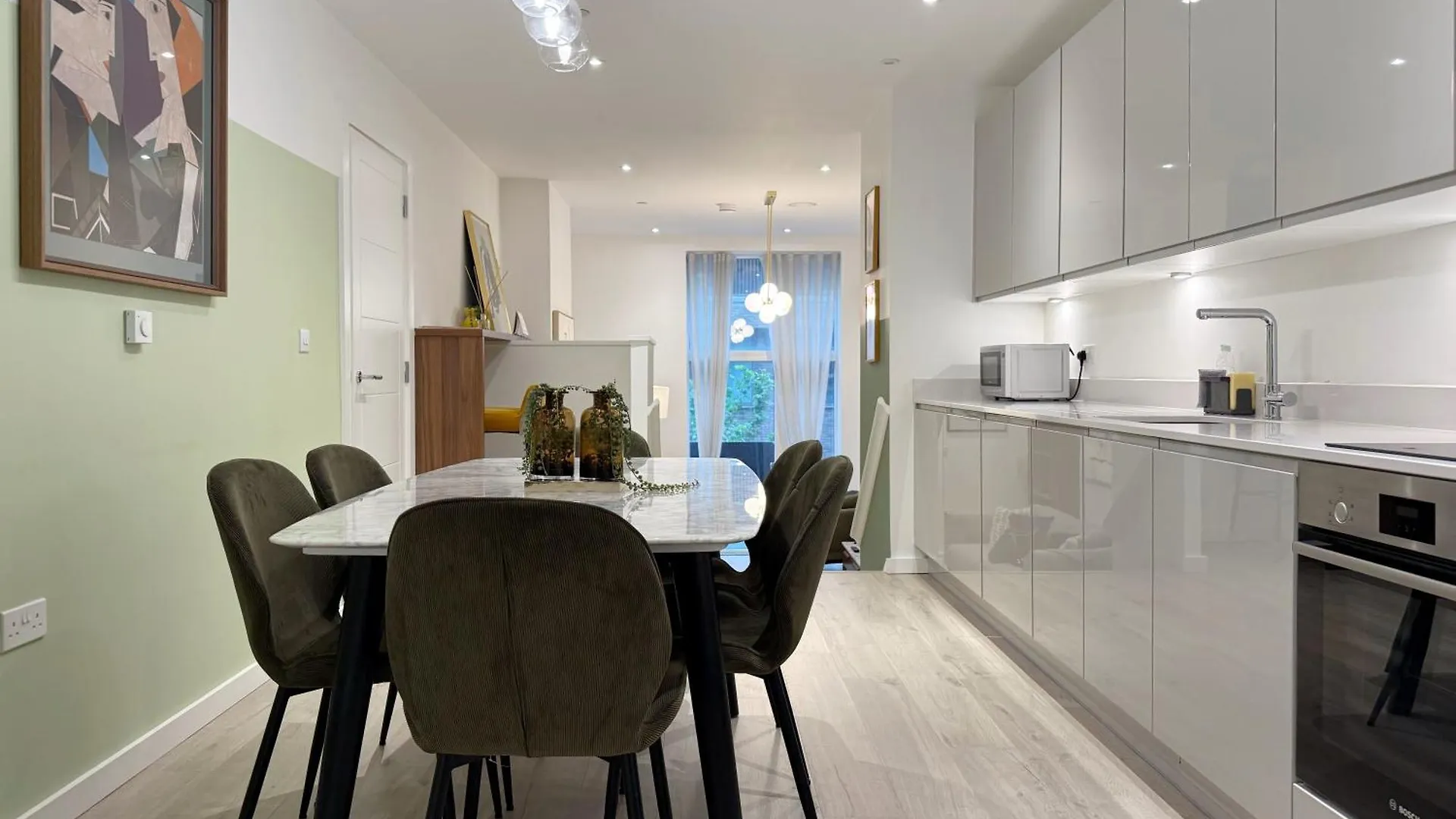 Stylish 3 Bed Apartment Near London City Airport