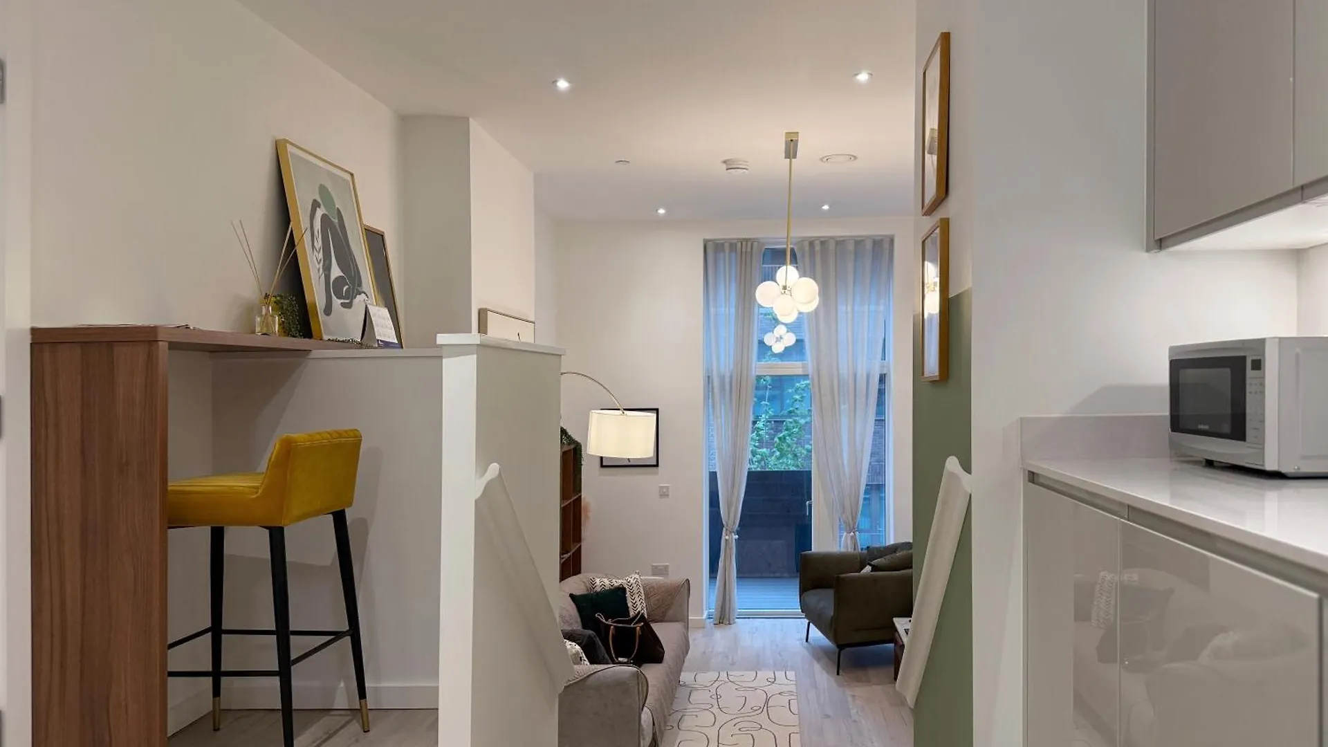 Stylish 3 Bed Apartment Near London City Airport