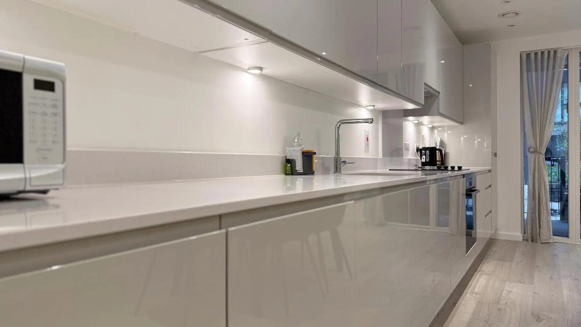 Stylish 3 Bed Apartment Near London City Airport