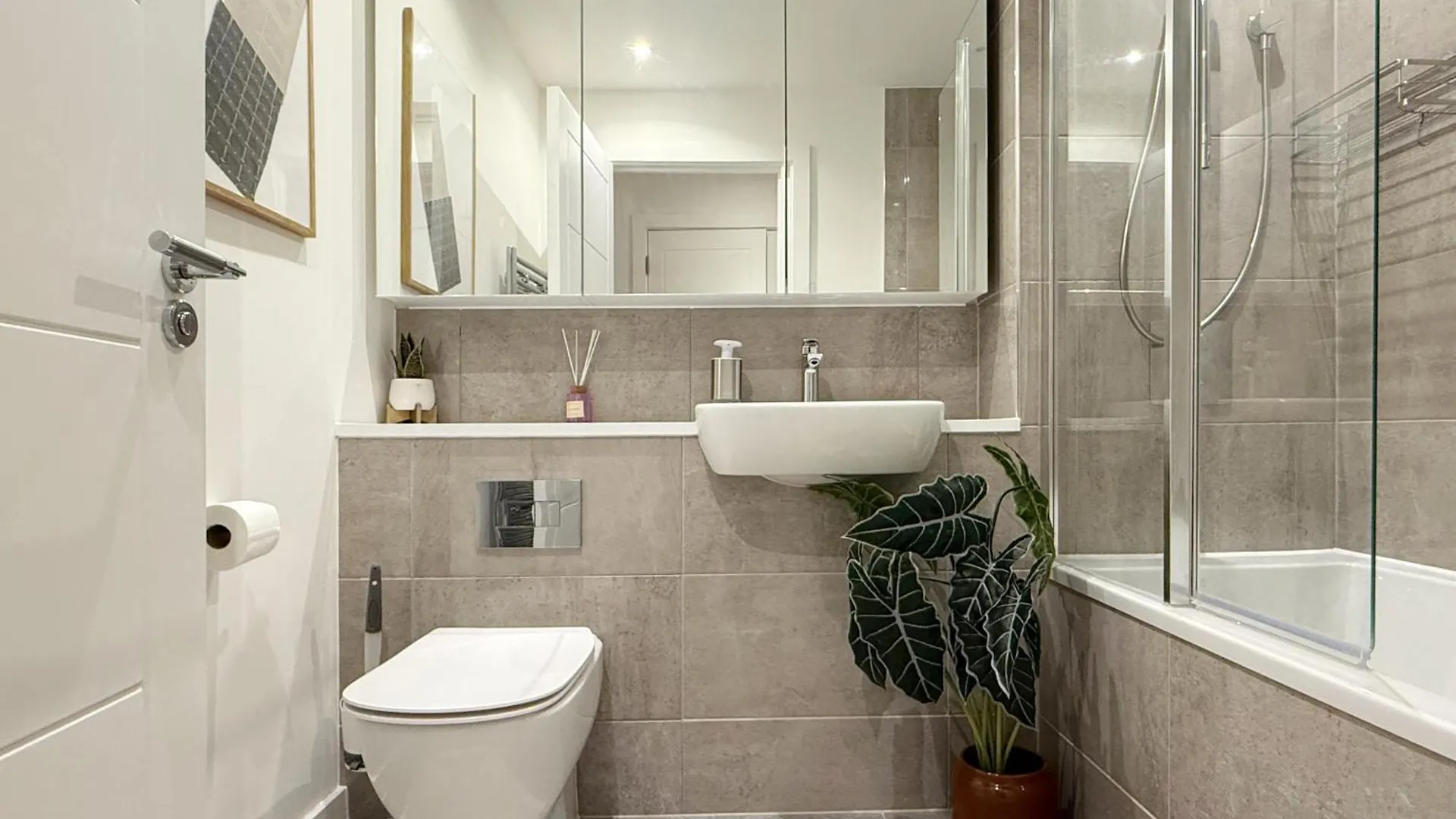 Stylish 3 Bed Apartment Near London City Airport
