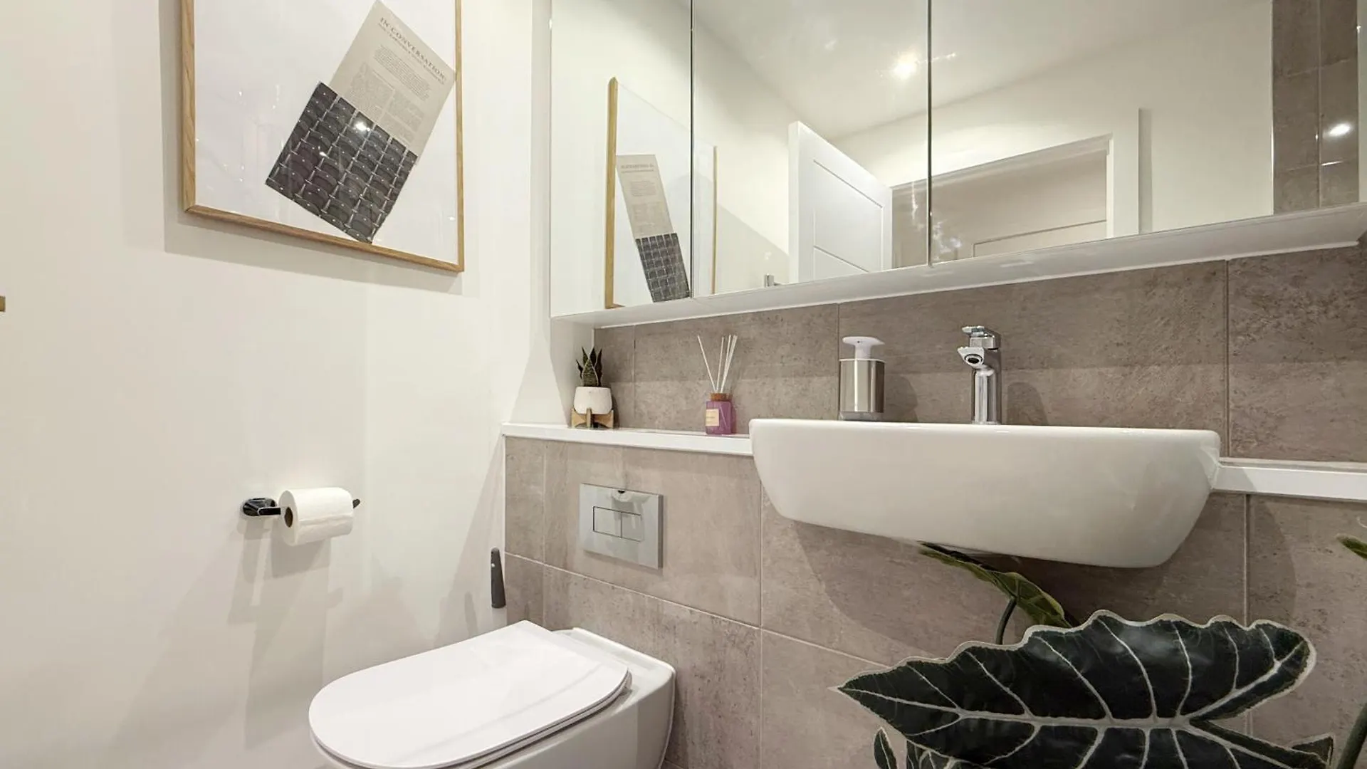 Stylish 3 Bed Apartment Near London City Airport