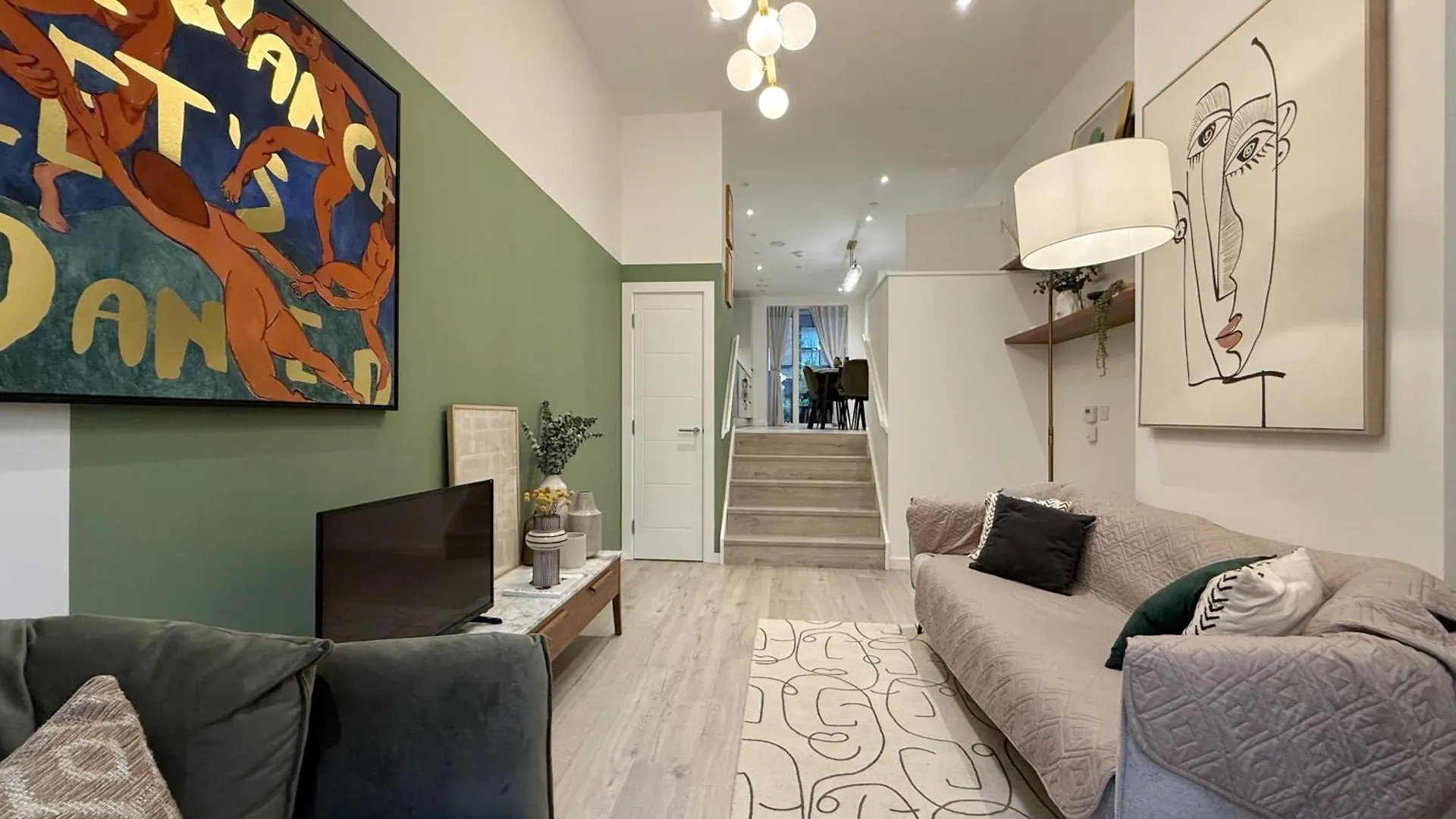 Stylish 3 Bed Apartment Near London City Airport 0*,  المملكة المتحدة