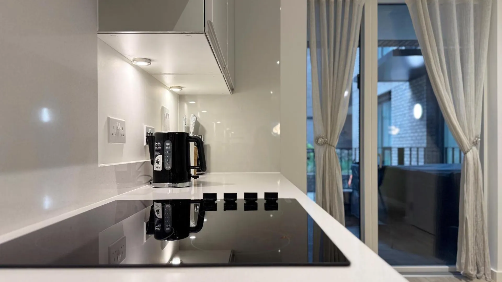Stylish 3 Bed Apartment Near London City Airport